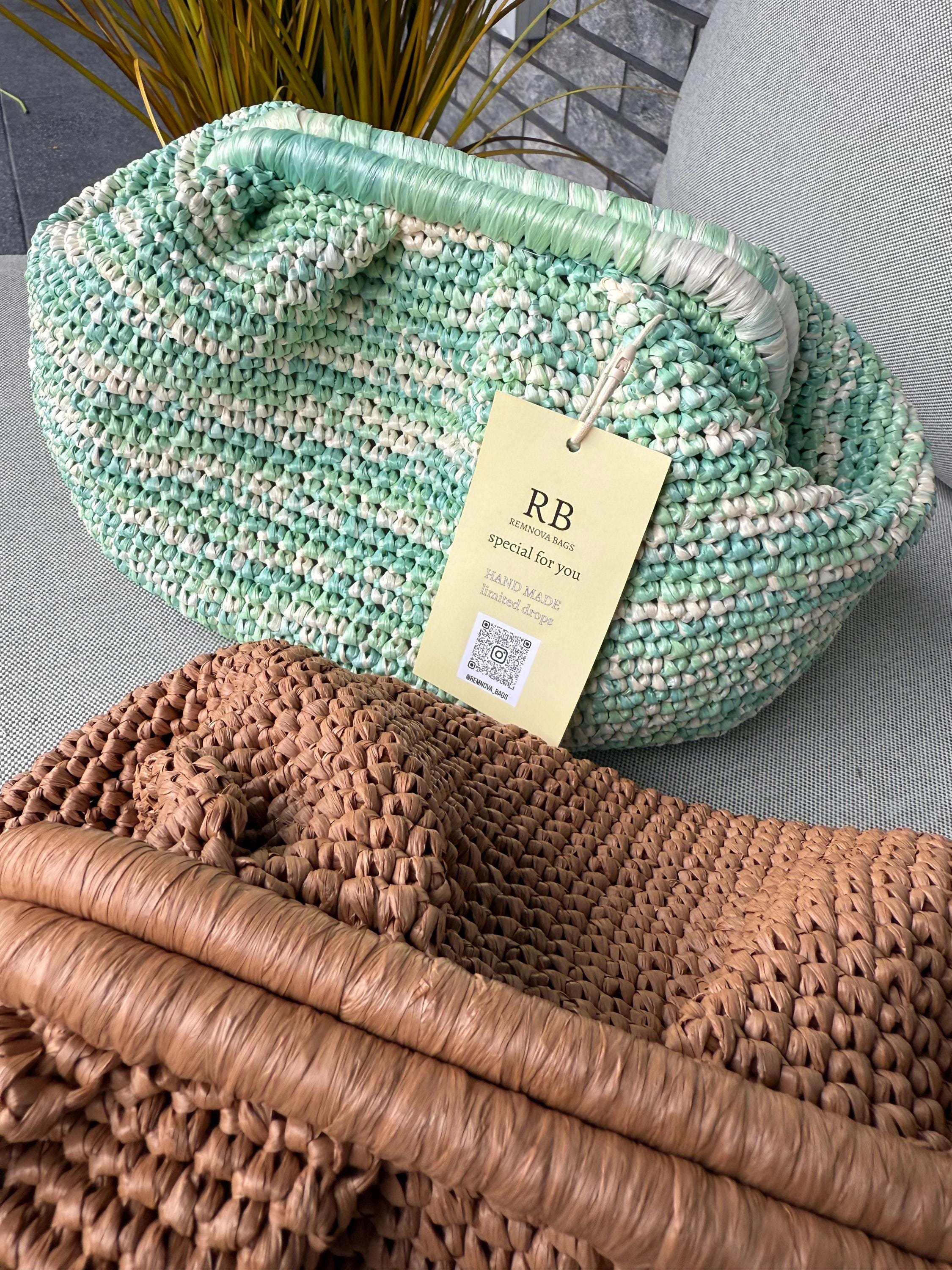 RAFFIA POUCH CLUTCH — BROWN