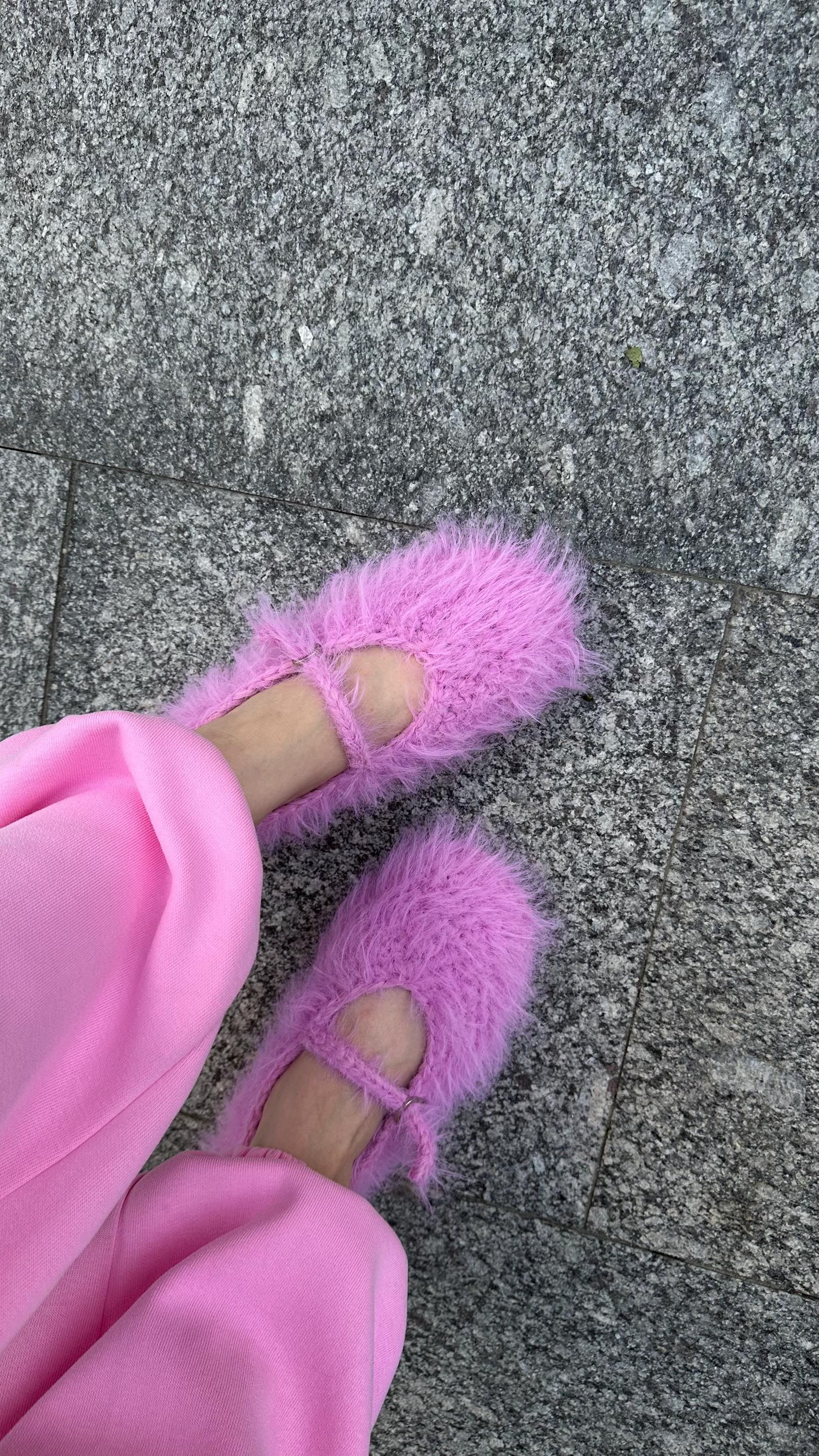 FUZZY SLIPPERS — PINK — view 4