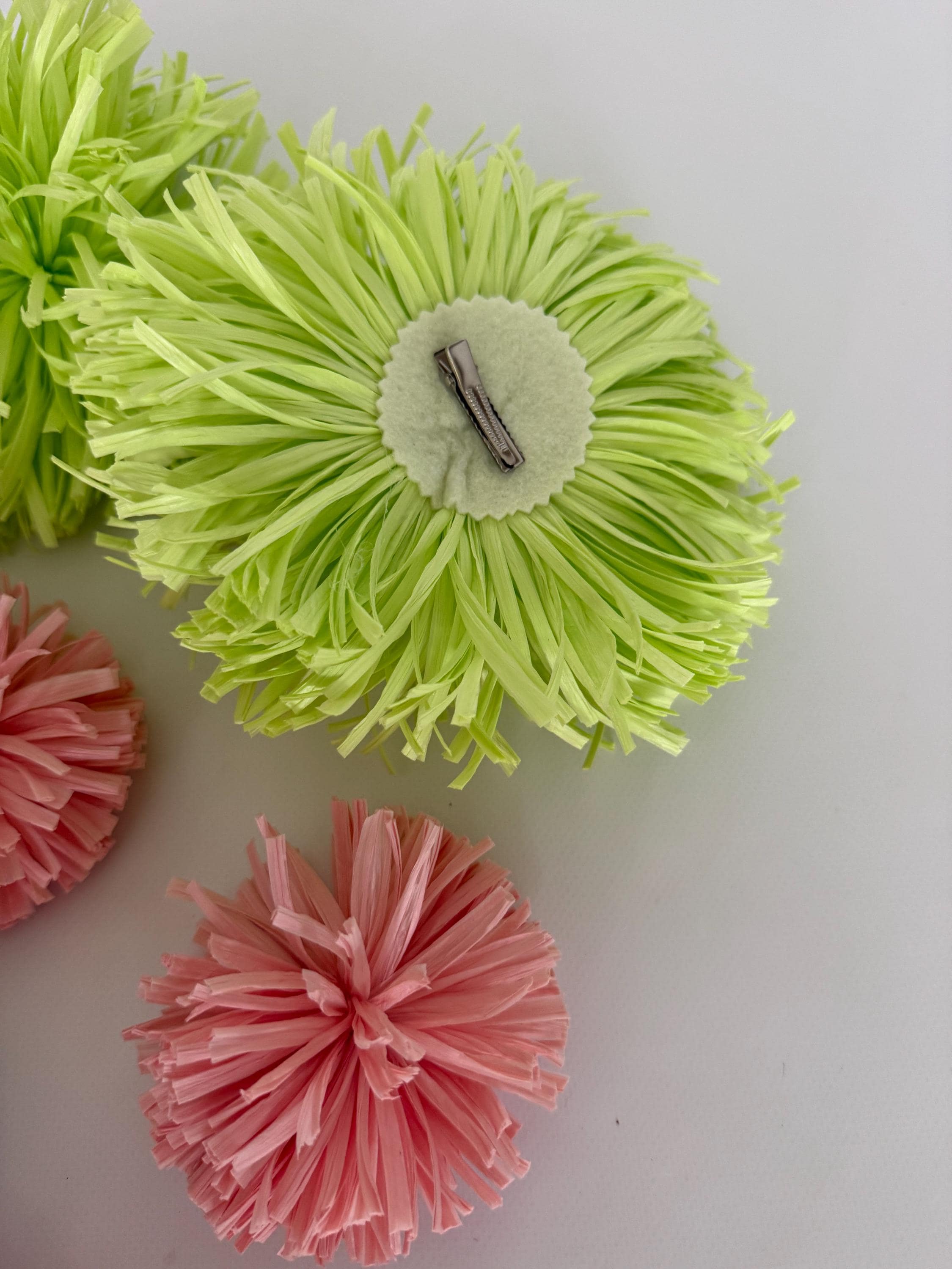 SHOE POMPONS — LIME
