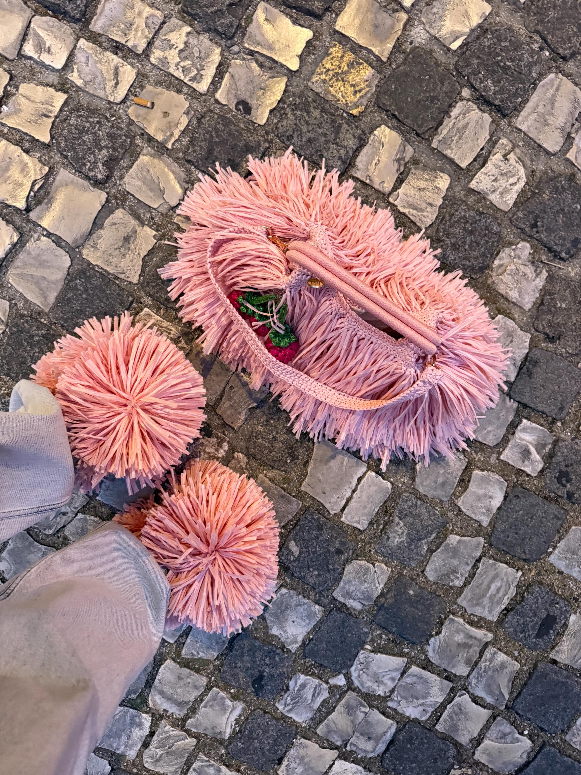 SHOE POMPONS — LIME