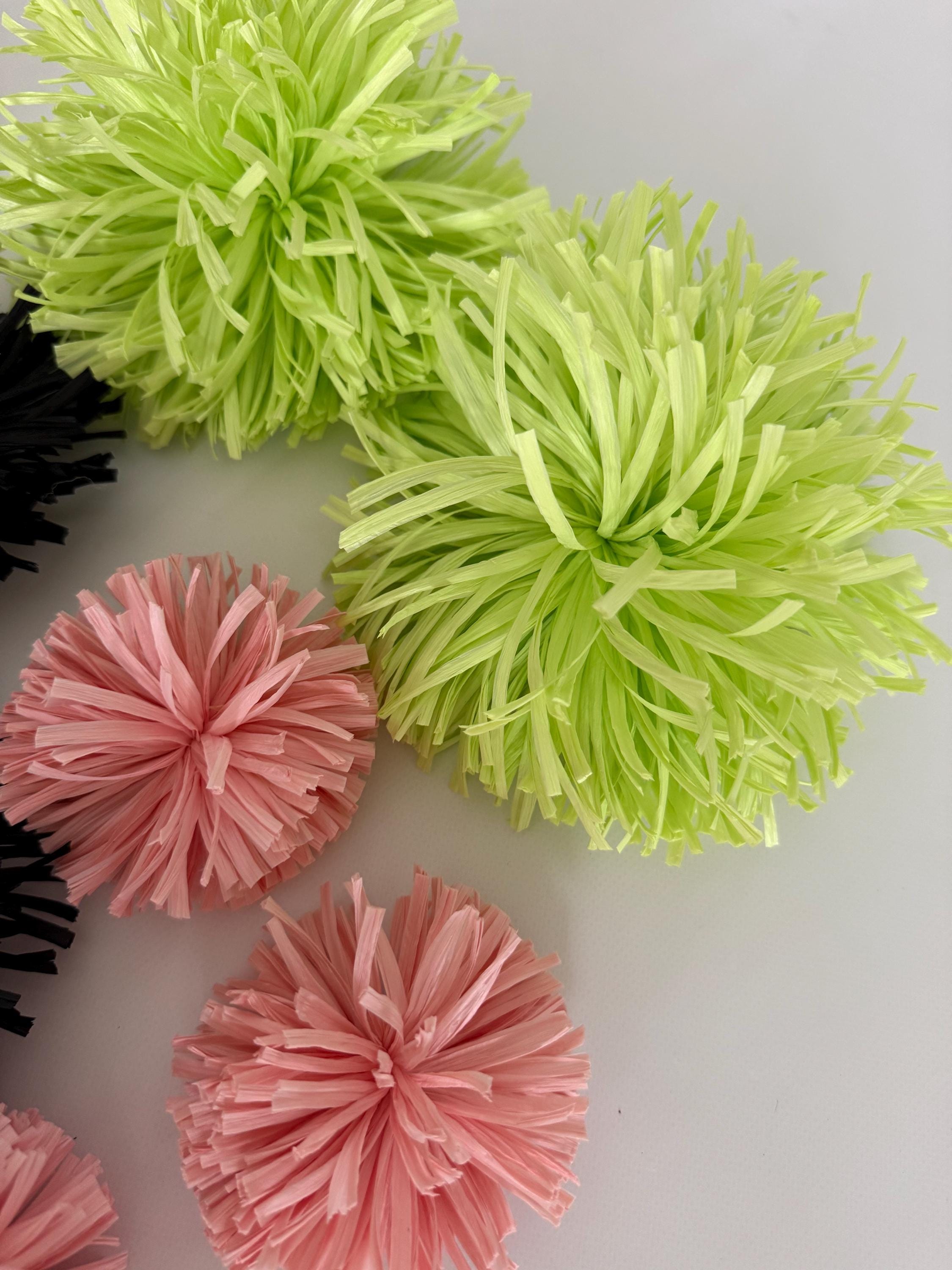 SHOE POMPONS — LIME