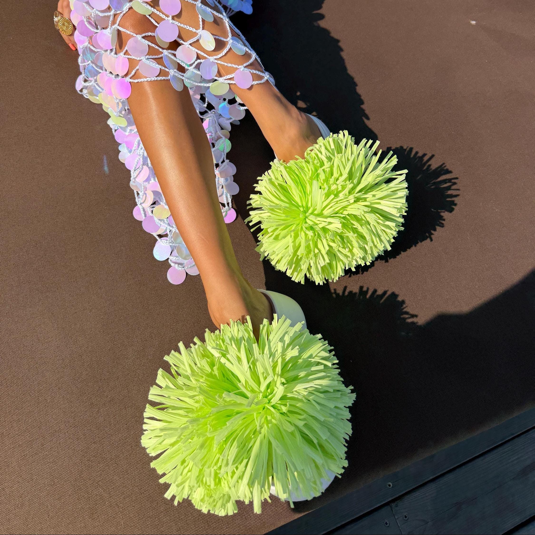 SHOE POMPONS — LIME