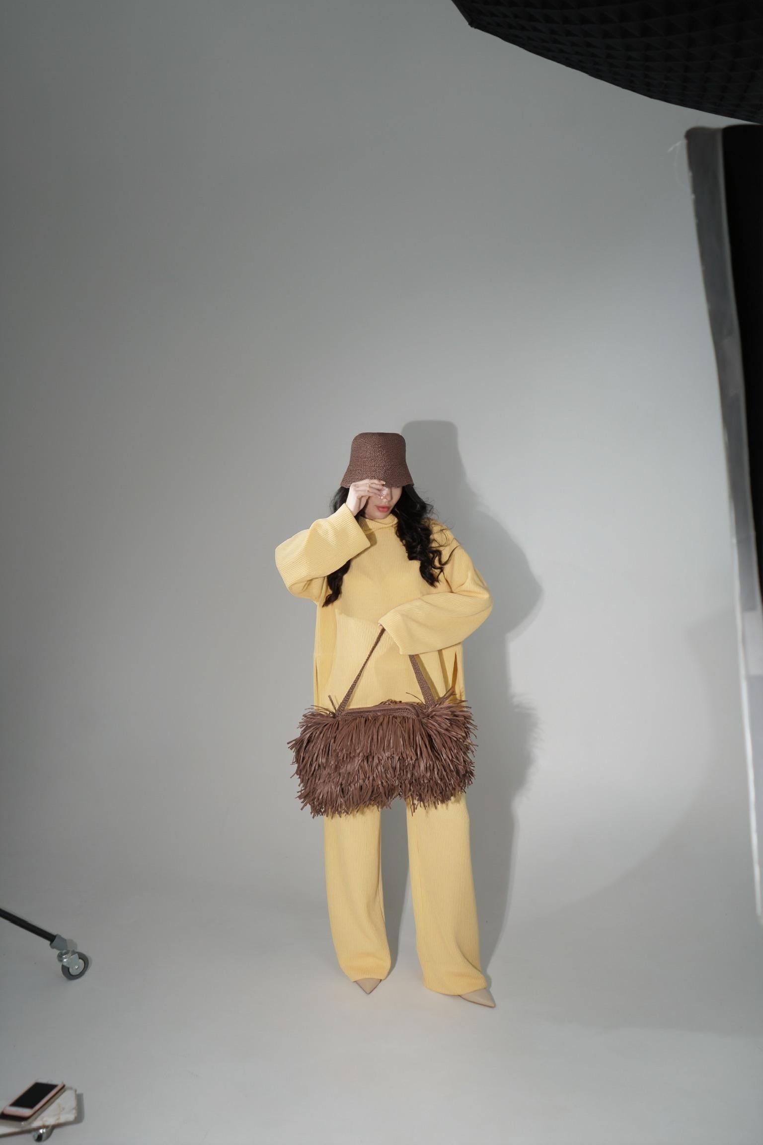 TEXTURE CLUTCH — BROWN — view 2